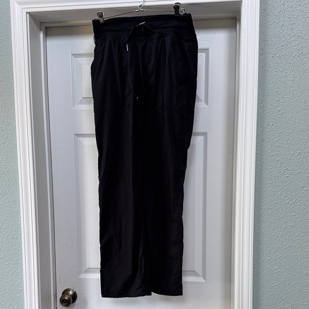 Lululemon dance studio mid rise pant size 6